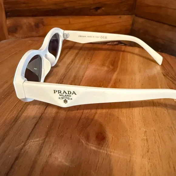 White prada sunglasses with silver detailing - Picture 2 of 6